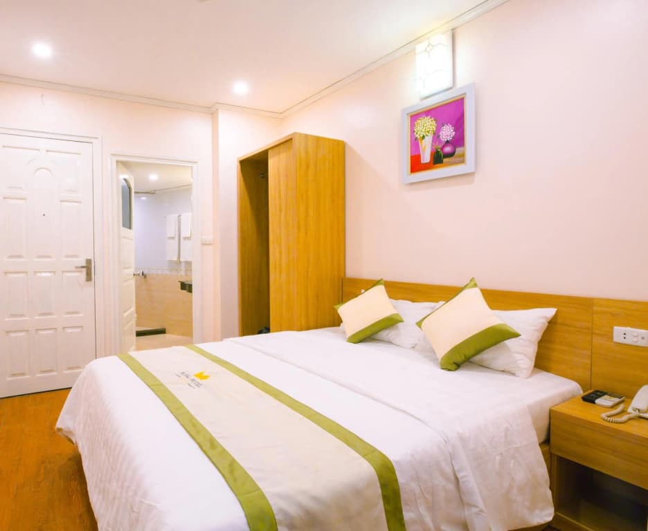 Royal Hotel - photo 1