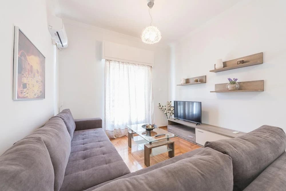 Bright 2 Bdrm apt in the Heart of Athens - photo 3