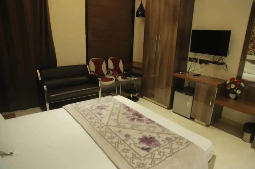 Leeway Hotel - photo 16