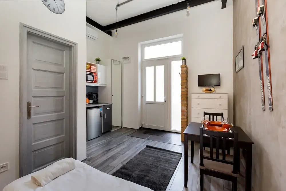 Downtown Studio Apartment - photo 14