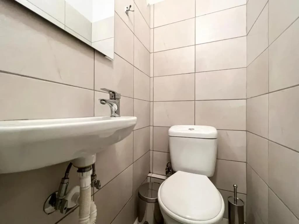 Chiou Spacious 90sqm apt in Athens - photo 9