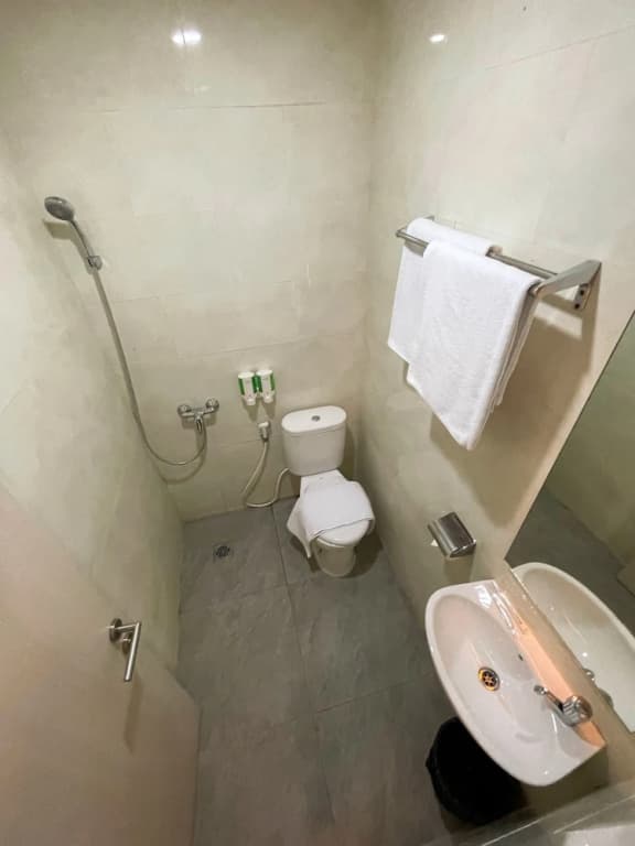 Hin's Hotel - photo 9
