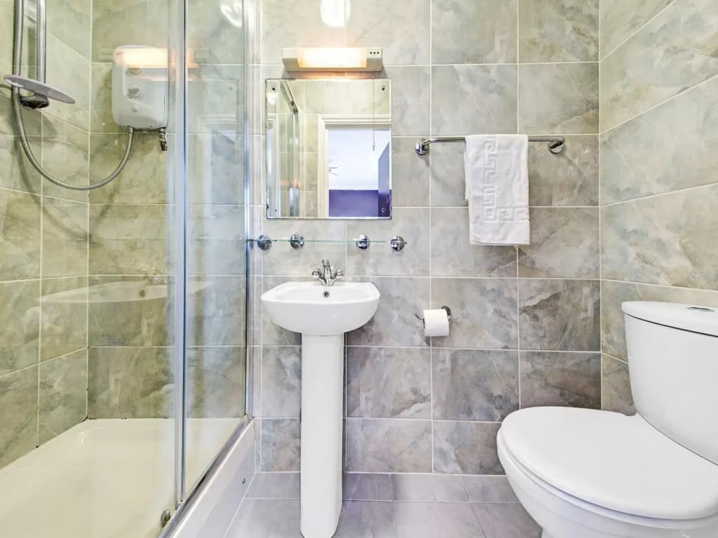 OYO Bostons Manor Hotel, Hanwell London - photo 9
