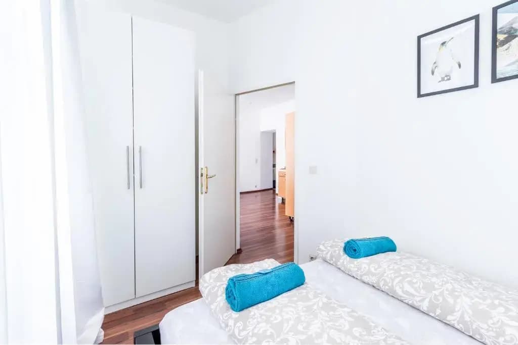 New: Beautiful Central Apartment Next To U-Station - photo 2