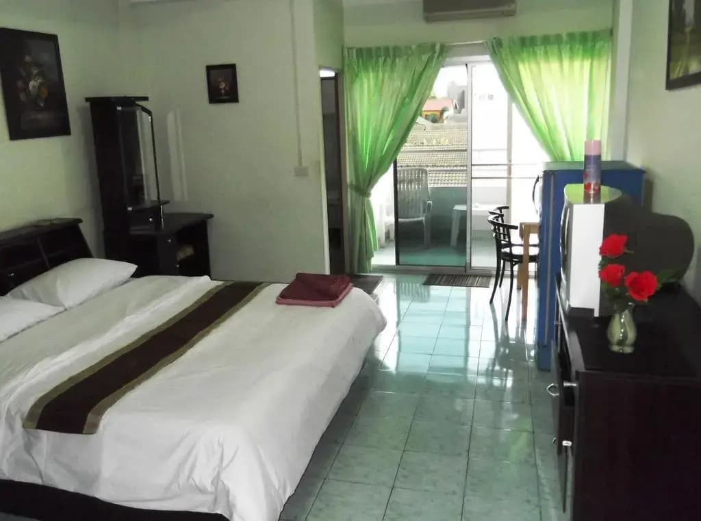 River Hotel - photo 5