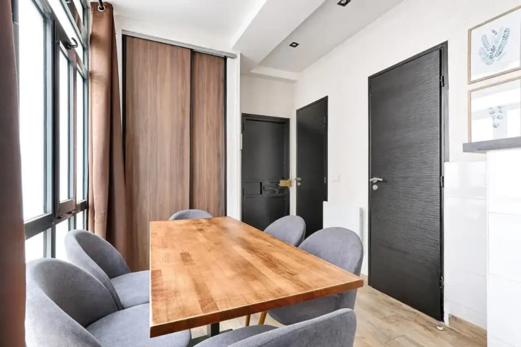 Home Suite Home Canal Saint Martin 2BR - photo 2