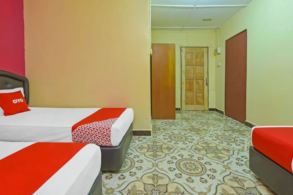 OYO 90675 Holiday View Inn - photo 5