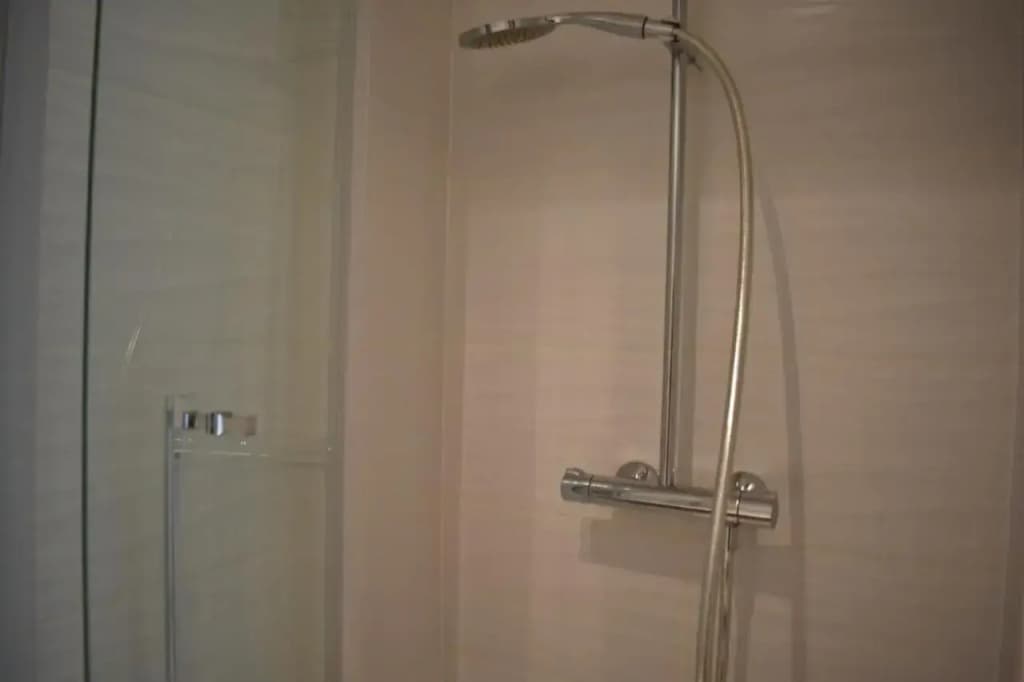 Fully Renovated Bright Studio with High View - photo 7