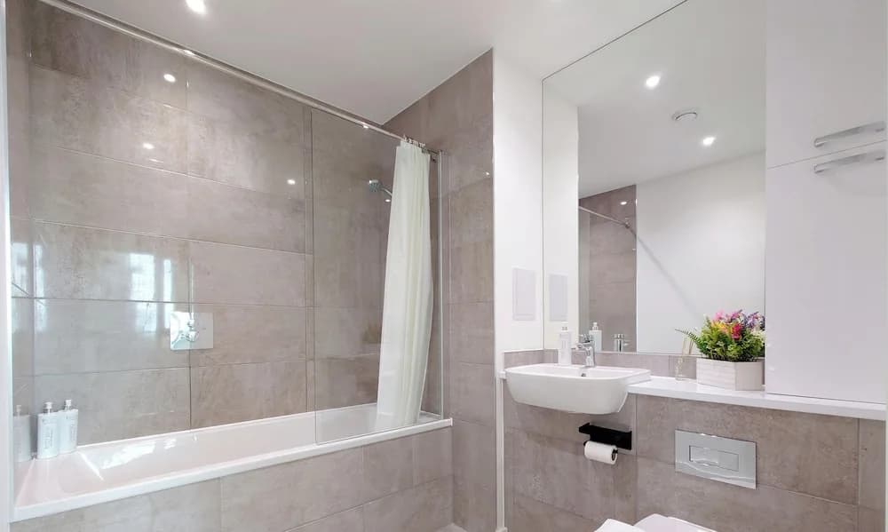 Deluxe Serviced Three Bedroom Apartment - photo 7