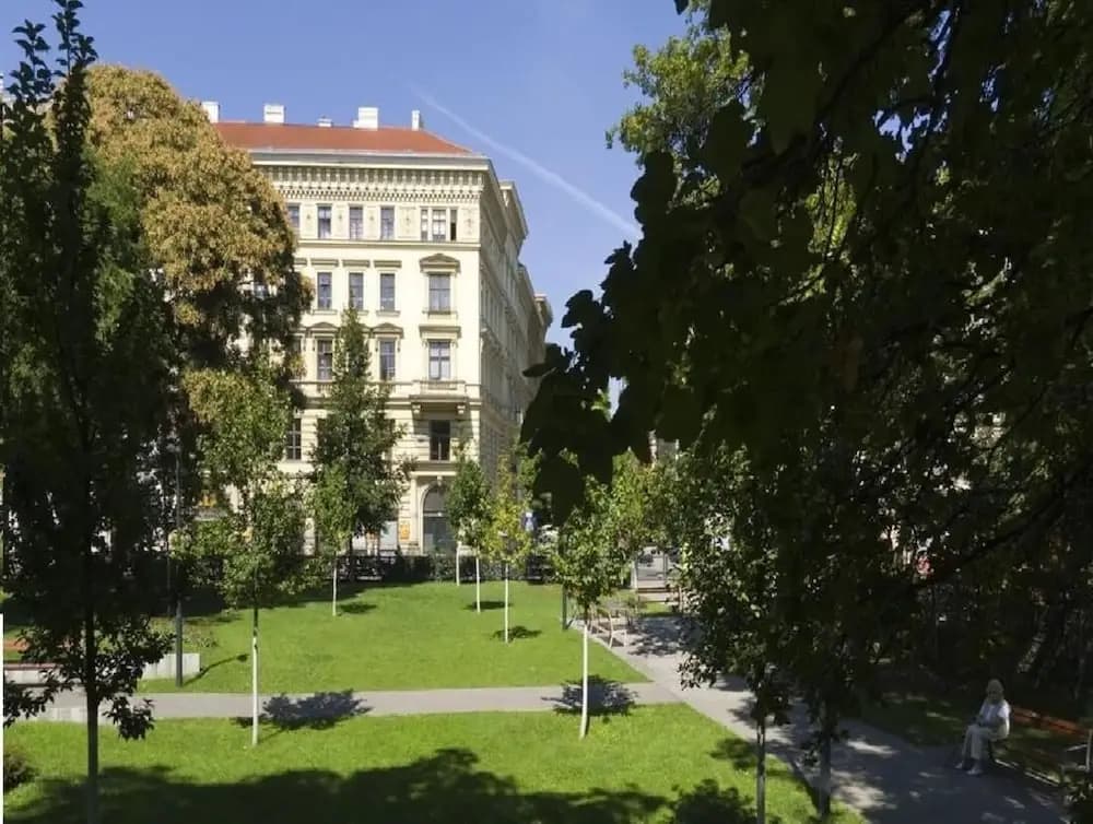 Apartment Rudolfsplatz Check in 15h to 22h Only - photo 13