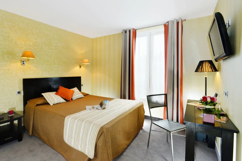 Hotel Carladez Cambronne - photo 4