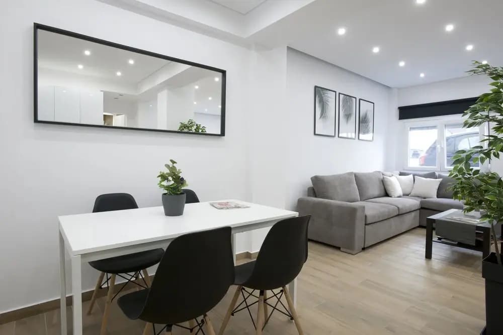 B Koukaki A Modern Studio - photo 9