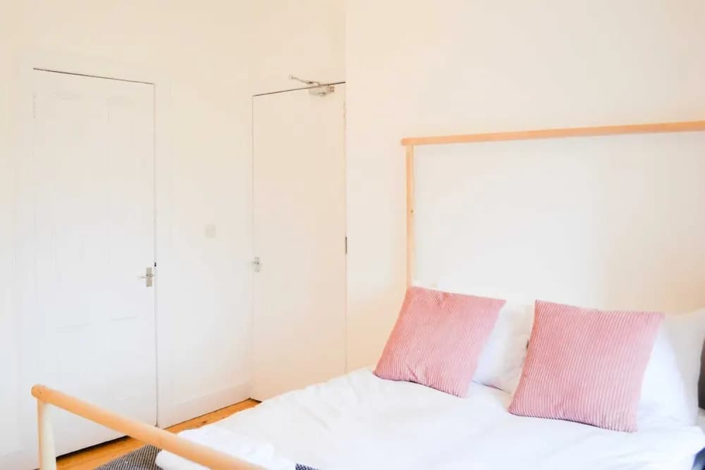 Modern 1 Bedroom Flat In the Heart of Edinburgh - photo 1