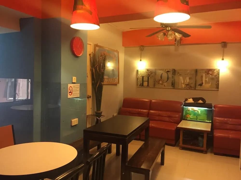 Hong Kong Inn - photo 11