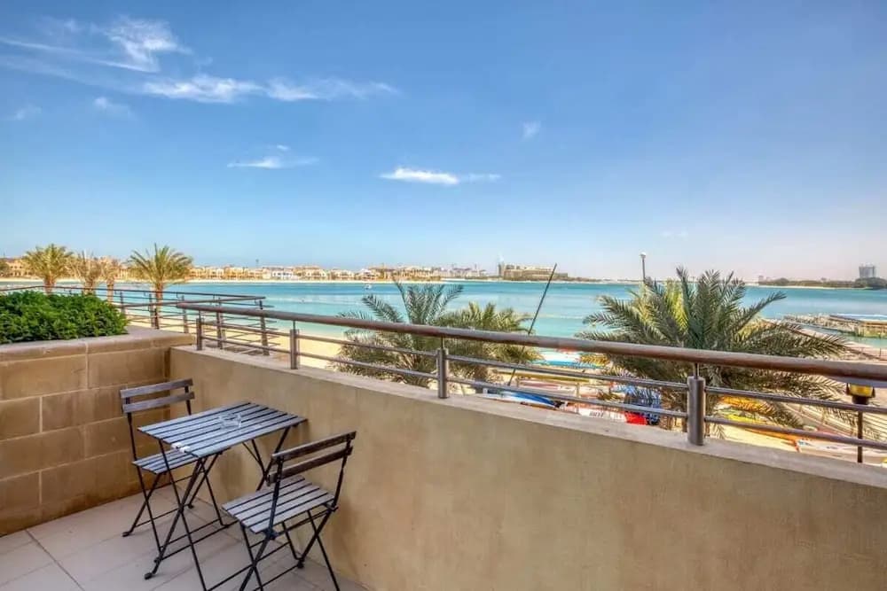 Private Beach & Pool Right on Your Doorstep! - photo 12