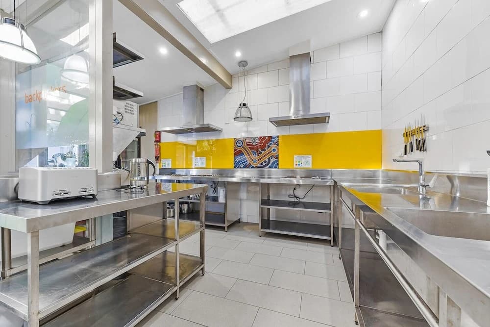 London Plane Backpackers - Hostel - photo 15