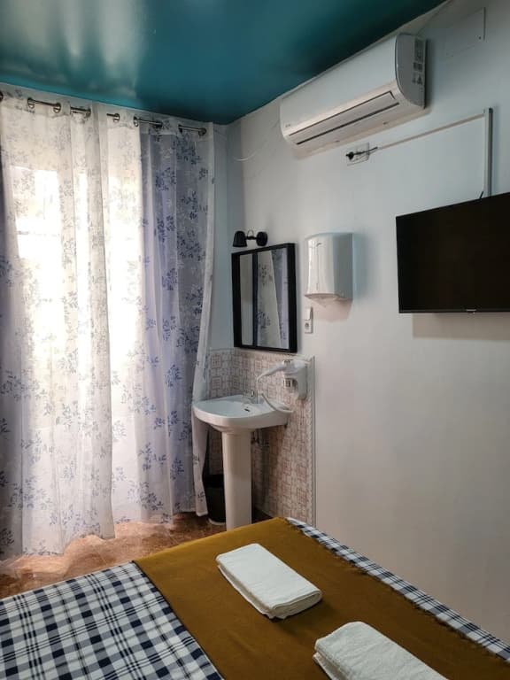 M-A Catrachos Rooms - photo 1