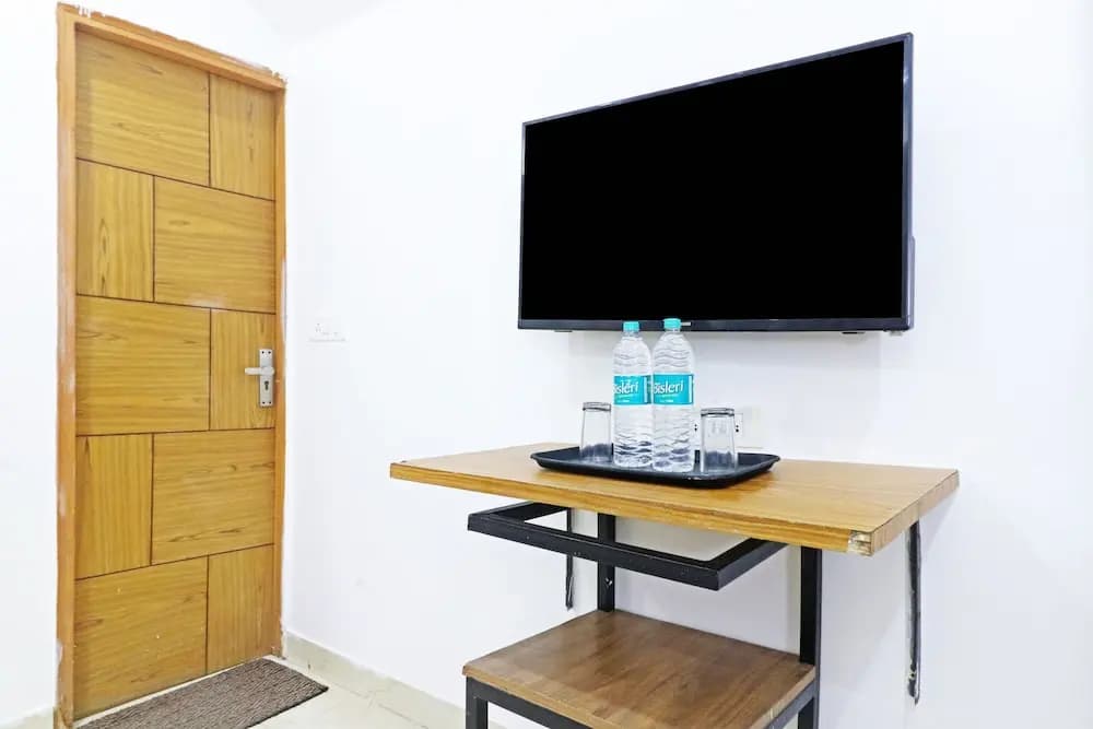 Mauryan Elite Hotel Chhatarpur Metro Station - photo 4