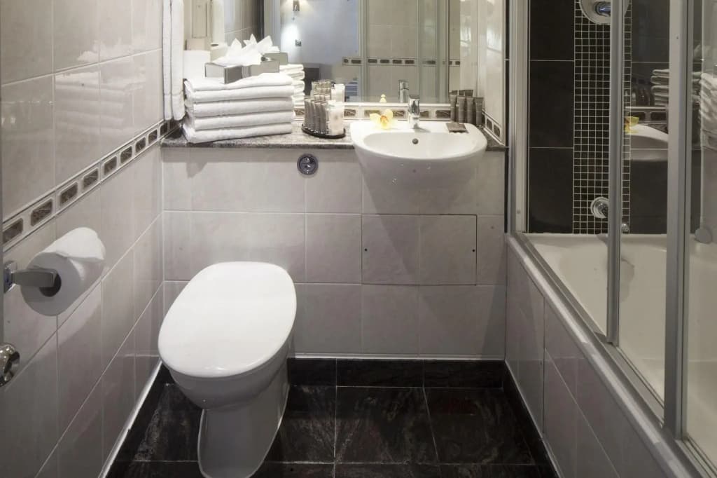 Gem Strathmore Hotel - photo 10