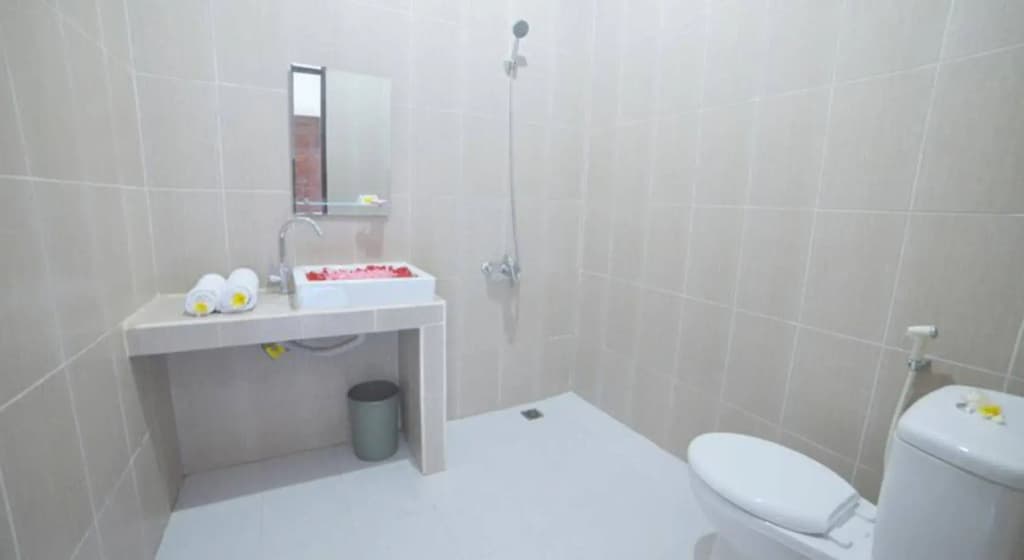 Ratu Guest House - photo 11