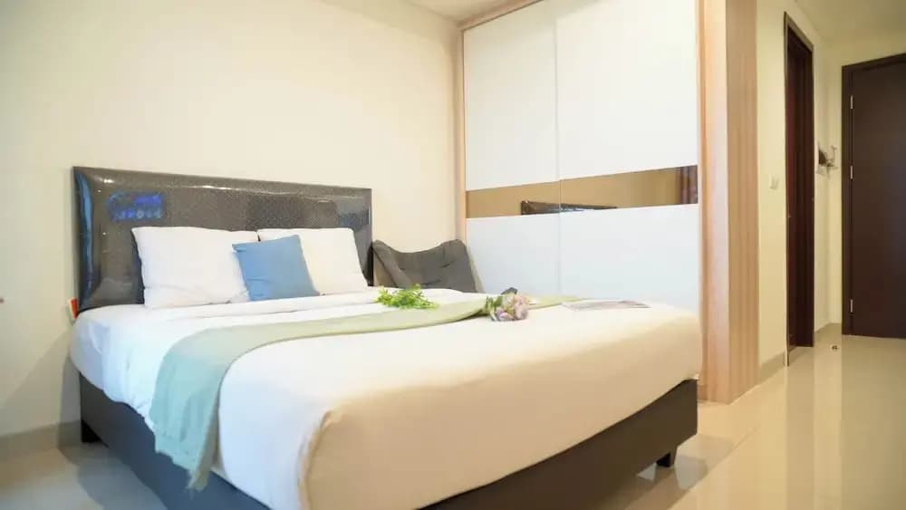 Spacious And Homey Studio At Cleon Park Apartment - photo 22