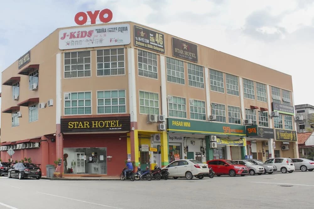 Oyo 90035 Star Hotel - main photo
