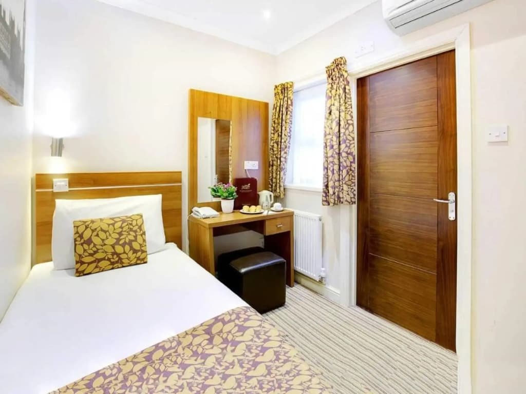 Queens Park Hotel - photo 7