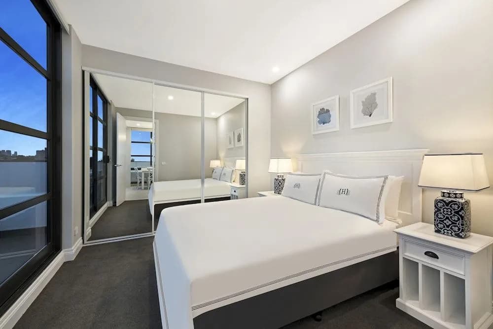 The Hamptons Apartments - St Kilda - photo 2