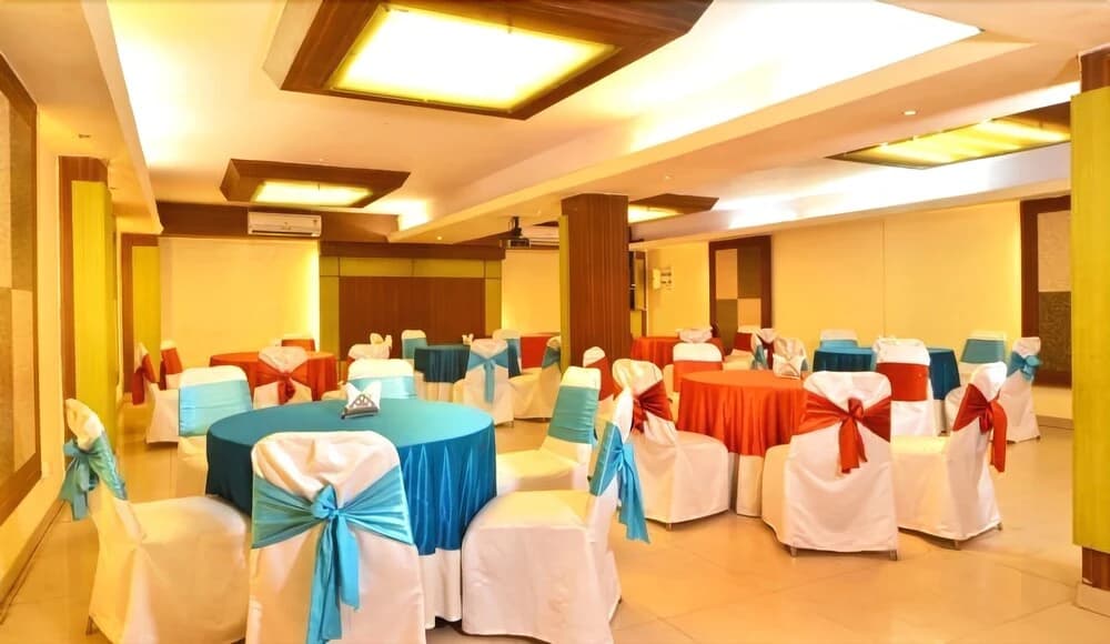 Hotel Gautam Deluxe - photo 15