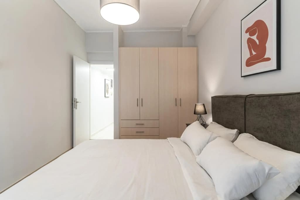 Spacious 2BD apt next to metro - photo 10
