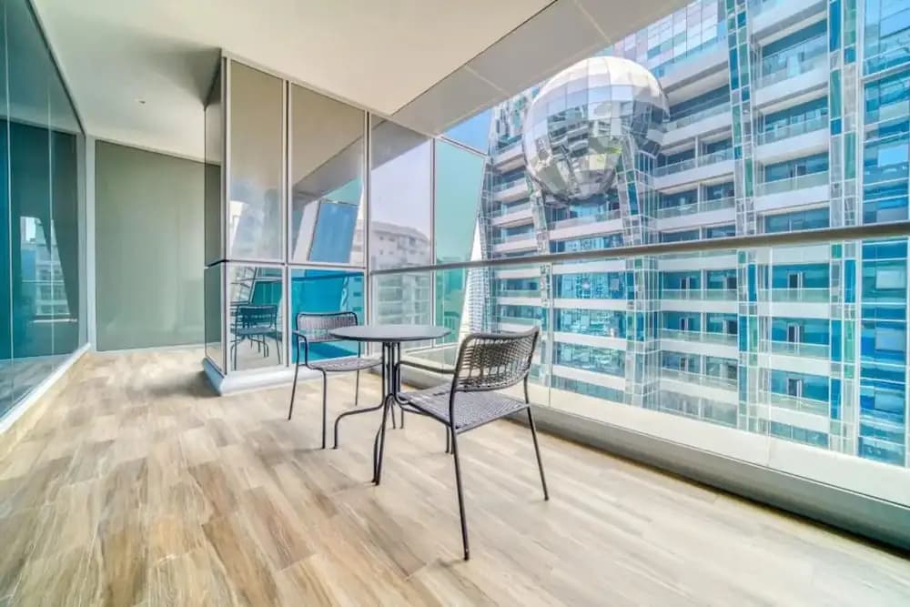Stunning J-One Tower Studio - photo 6