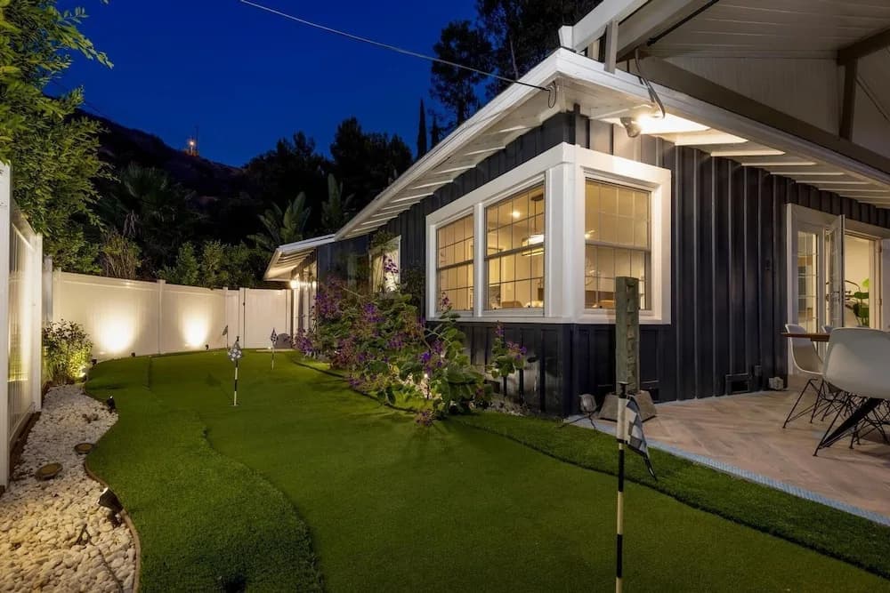 Hidden Valley Pl - 90210 Villa With Canyon Views and a Large Private Backyard - photo 10