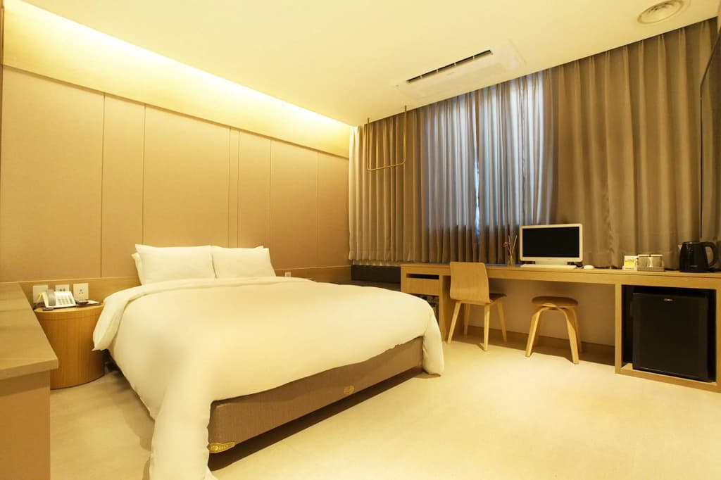 Bricks Hotel - photo 5
