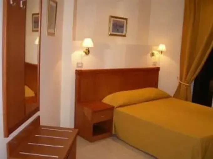 Eur Executive Inn - photo 5