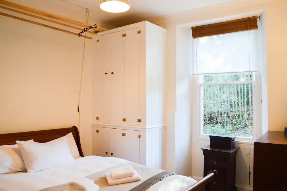 Peaceful 1 Bedroom Edinburgh Home - photo 4