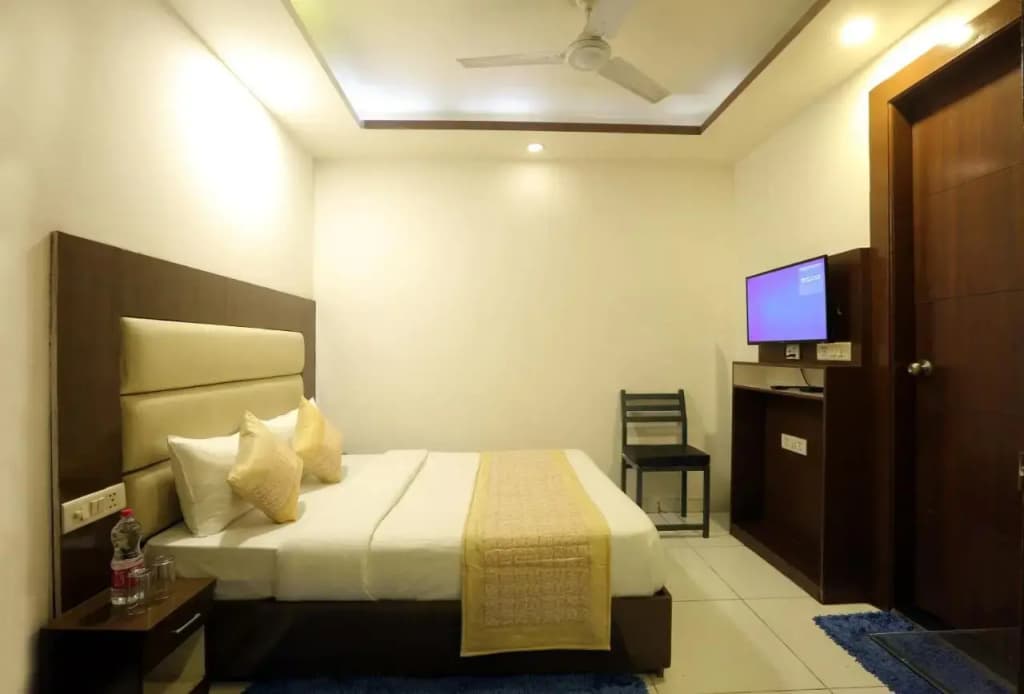 Hotel Qualia Suites at Delhi Airport - photo 6