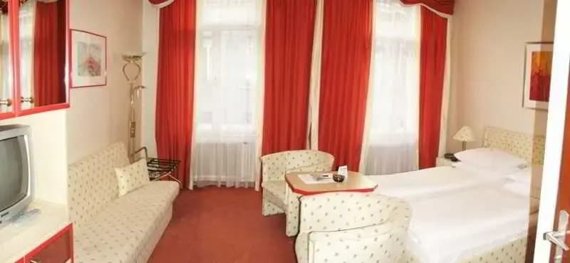 Schweizerhof Hotel - photo 23