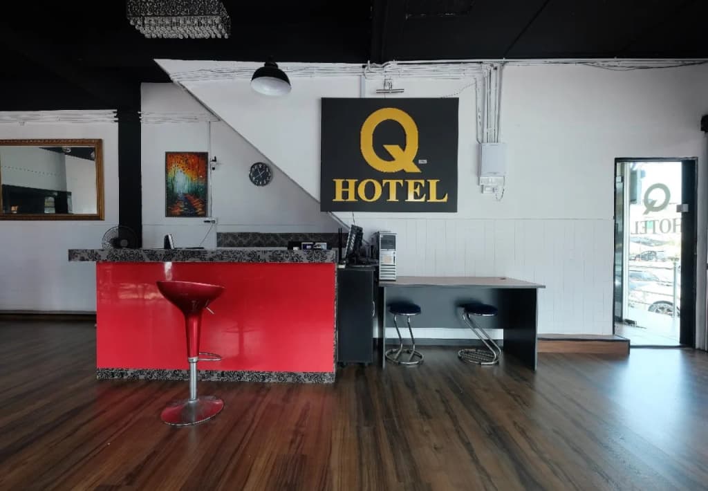 OYO 1104 Q Hotel - photo 12