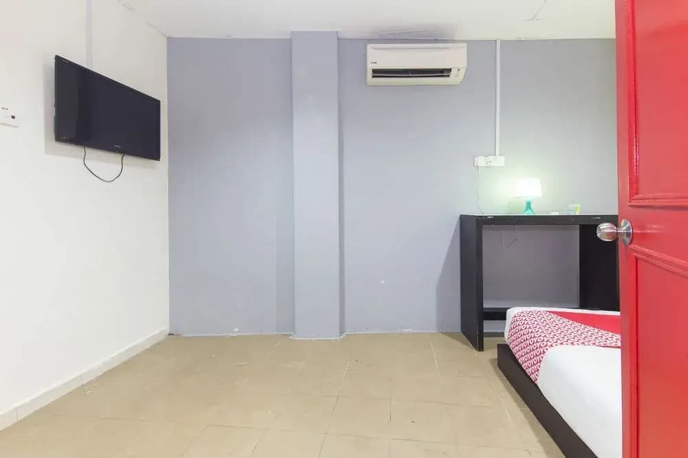 304 Zero Hour Hotel - photo 5