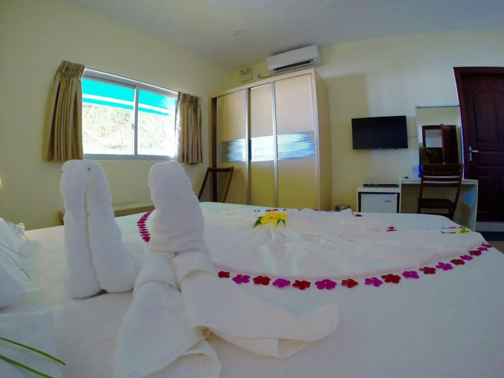 Luau Beach Inn - photo 8