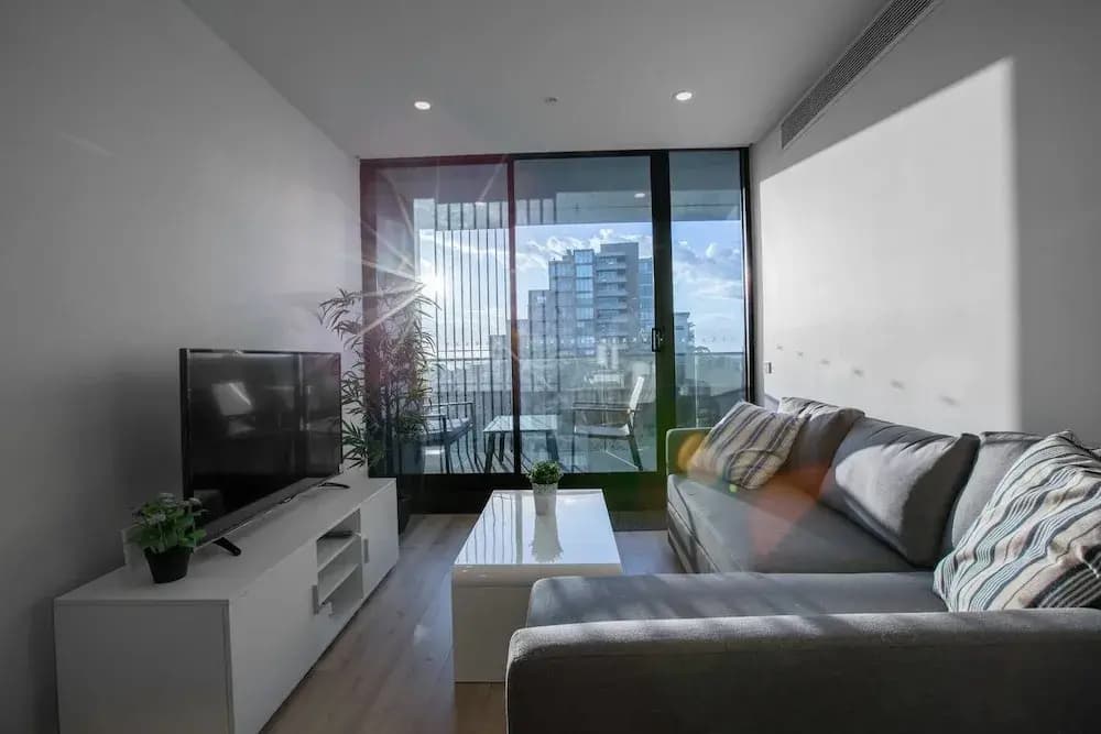 Brand New APT with Sea Views in Heart of St Kilda - photo 4