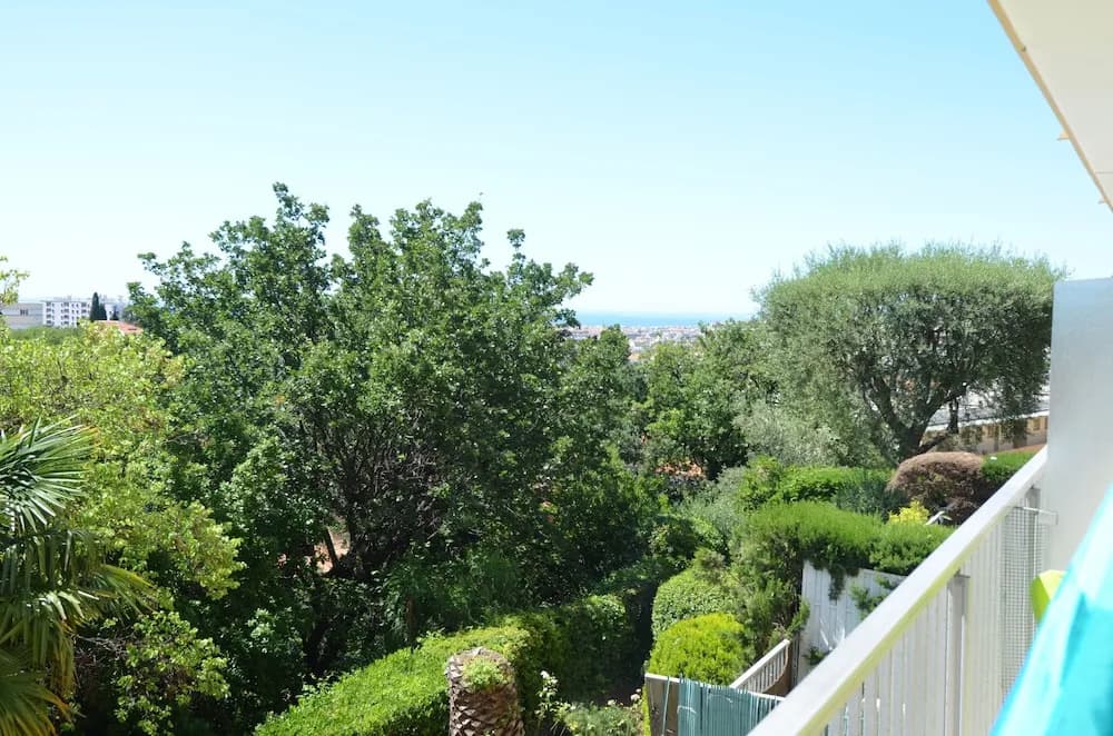 Large studio 4 persons with balcony Valrose district in Nice - photo 9