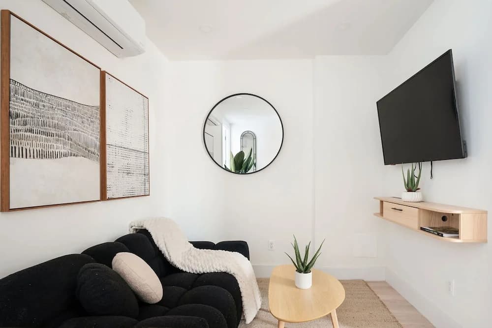 48-3fe 2BR Prime Midtown West - photo 2
