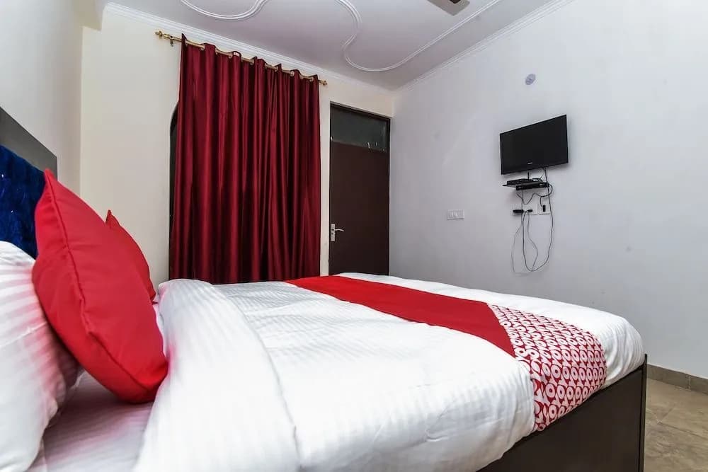 Larch Western By OYO Rooms - photo 2