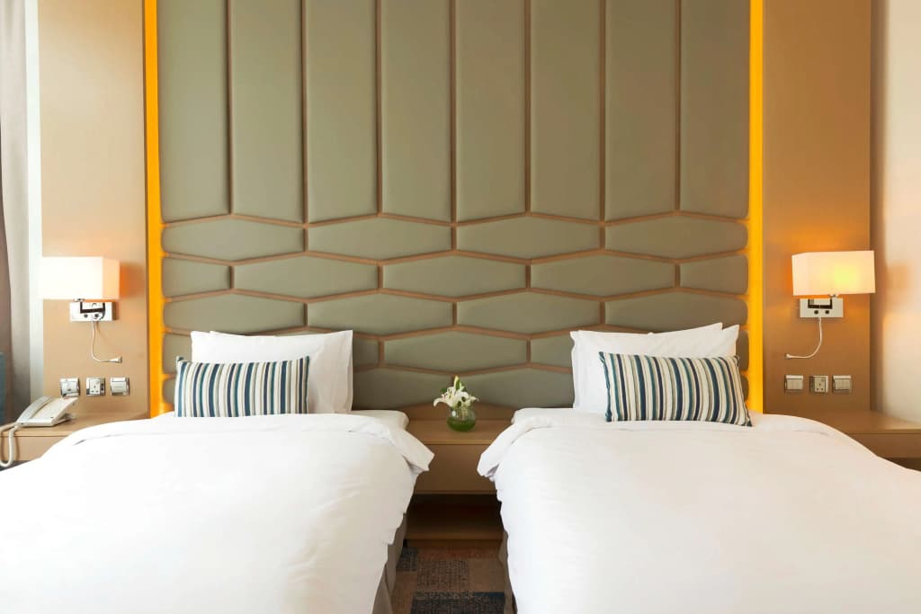 Canal Central Hotel - photo 7
