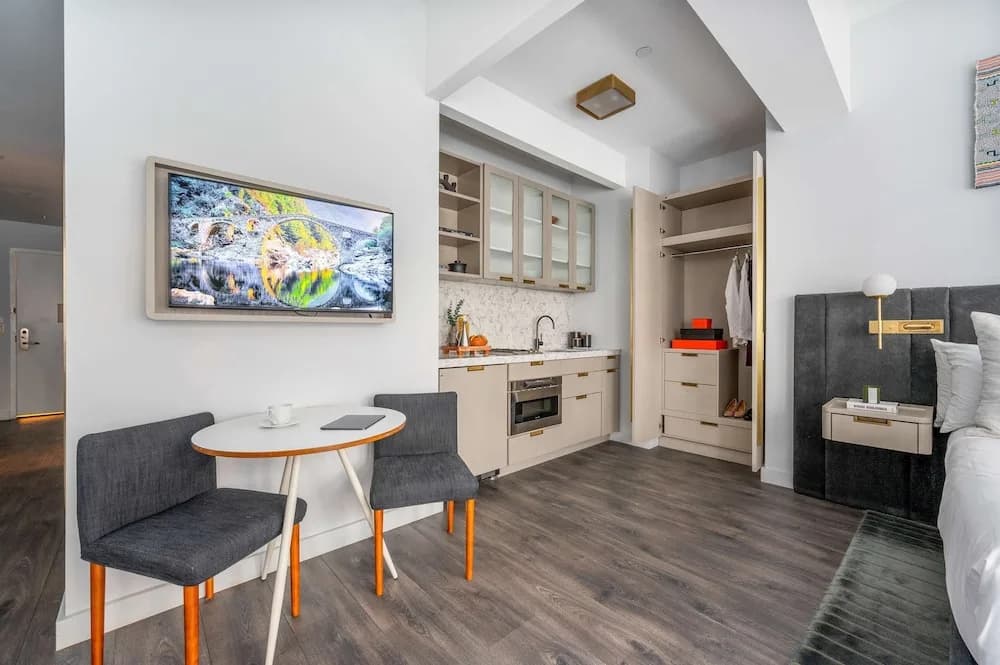 17john: Queen Studio Apartment - Disability Access - photo 6