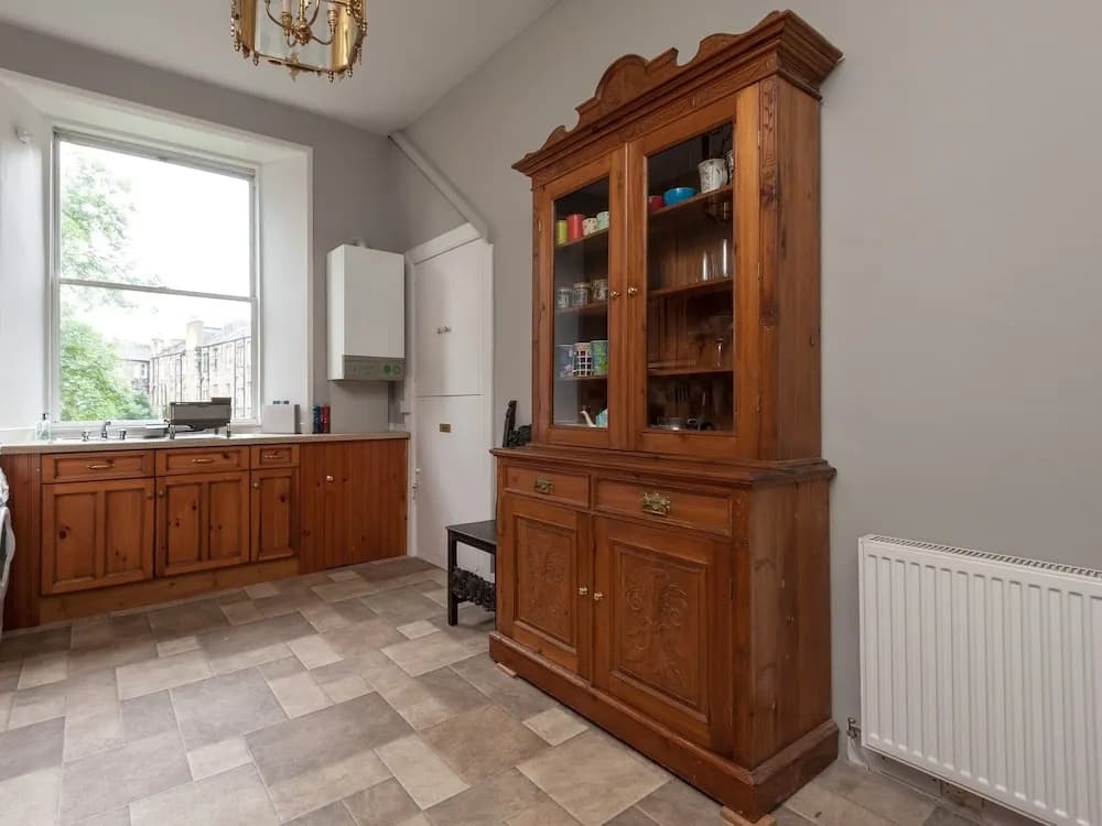 Edinburgh Hillside Apartment - photo 12