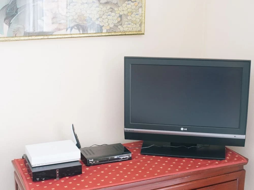 Lovely flat with terrace 5 min walk from sea - photo 2