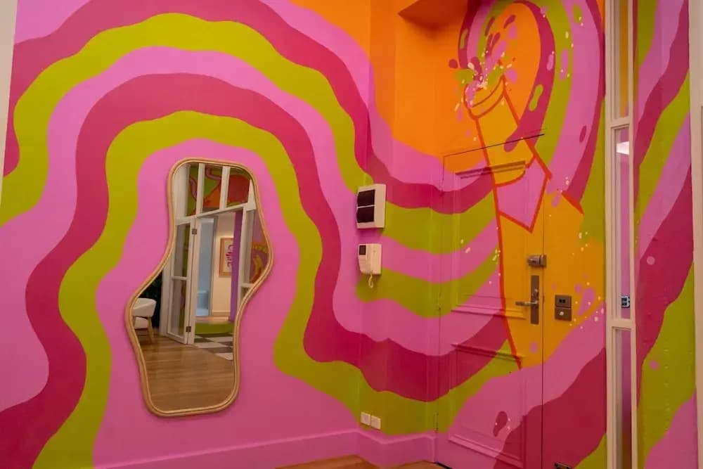 Fun and Cheeky 70s Styled City Apartment - photo 8