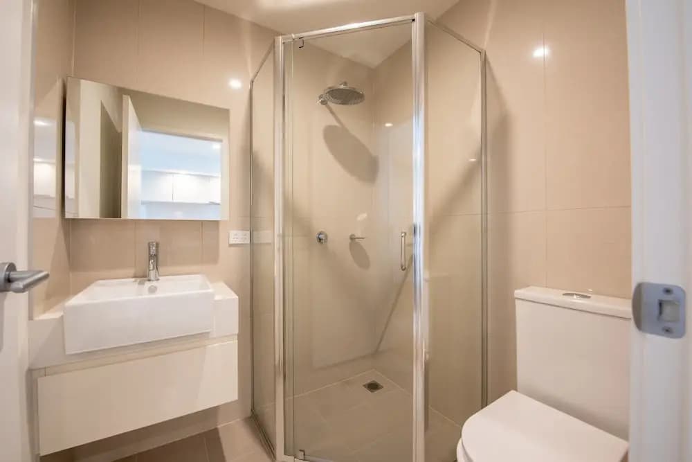 Stylish city views CBD 2 bed 2 bath - photo 8